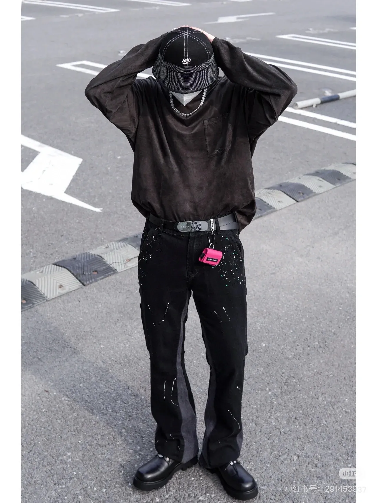 #8060 P220💰 GALLERY DEPT. Spliced ​​washed vintage jeans for men and women, high street splashed ink trousers, micro-flared casual trousers, trendy couples, the same style. Time-consuming waste materials, hand-made inkjet is an indispensable highlight.   Customized buttons, the buckle surface has been oxidized and distressed, customized ykk zippers, the minimum order is extremely high, the details of the accessories are all in place, and the hangtag and packaging are as always.  Color: Black Size: S-XXL (corresponding to 28-36)